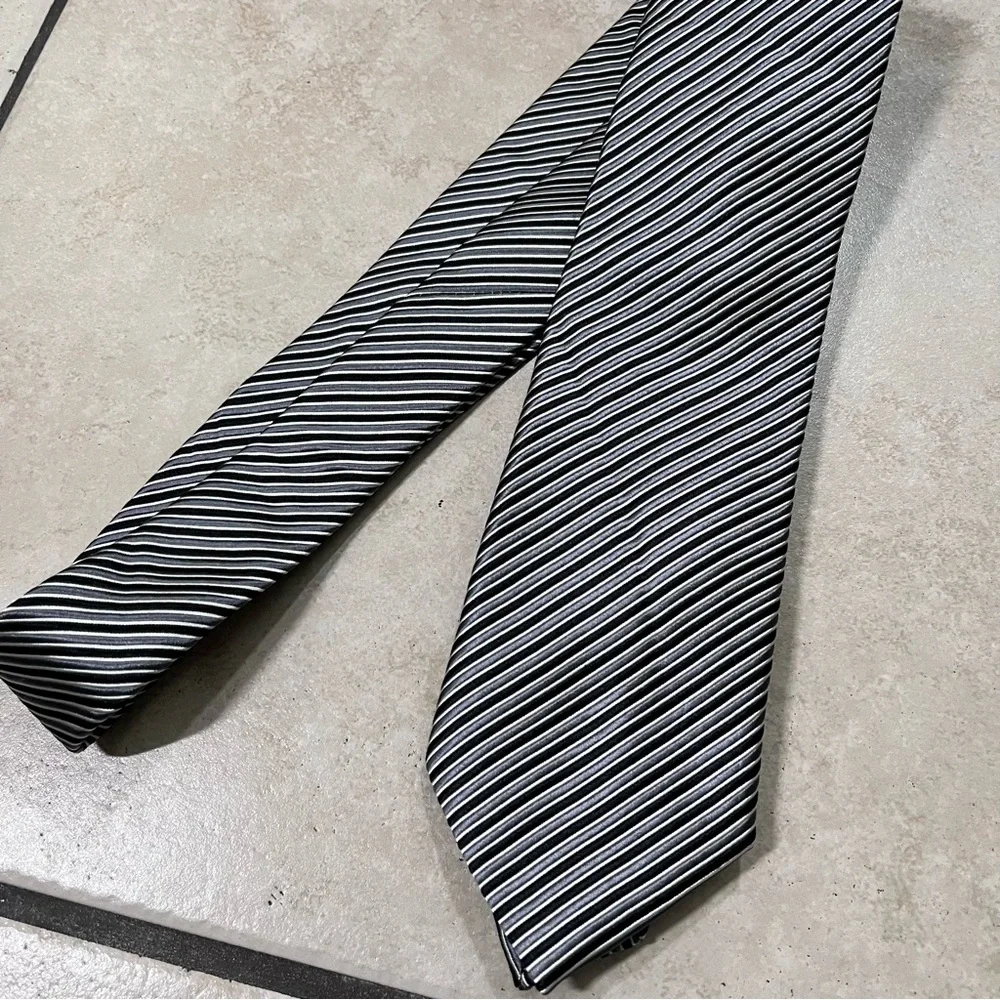 Donald Trump Silk Neck Tie Gold Signature‎ Collection Black Stripes Workwear